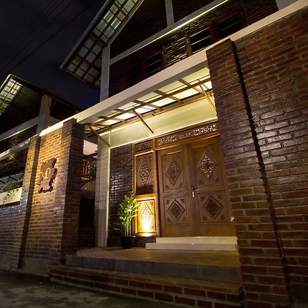 De Hostel ジョグジャカルタ エクステリア 写真